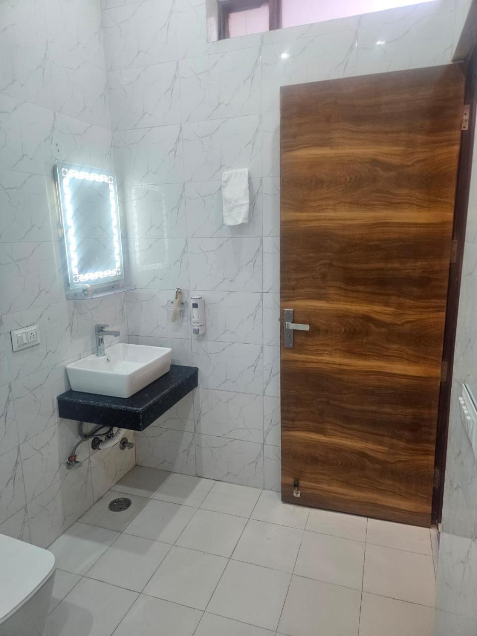Ashirwaad 249 Panzió Greater Noida Kültér fotó